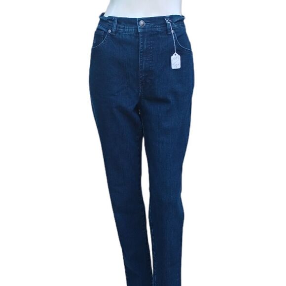 109715.....Gloria Vanderbilt Straight leg Jeans Size 8, W28" 31"Inseam 10"Rise - Picture 2 of 5